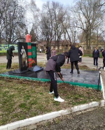 Акция к "Всероссийскому дню заботы о памятниках"